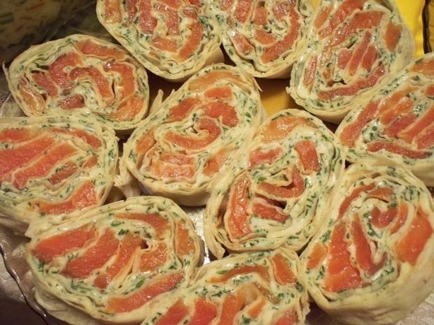 Pita bread roll with salmon