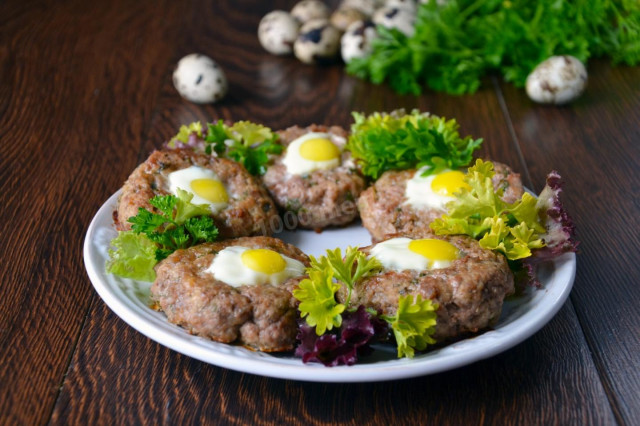 Meat cutlets in the oven with quail eggs