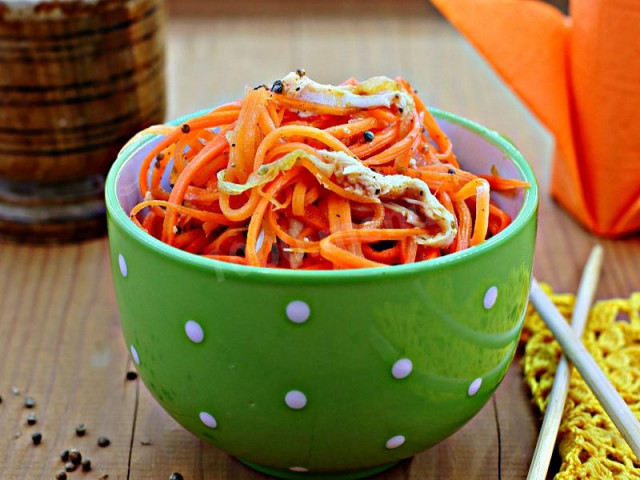 Korean salad of smoked chicken and carrots