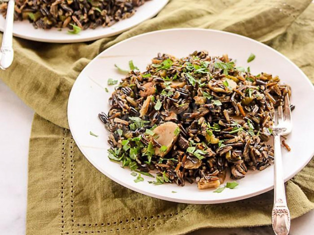 Wild rice pilaf with mushrooms and chestnuts