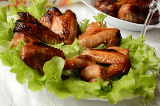 Chicken wings in soy-ginger marinade