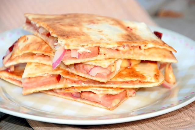 Quesadilla with cheese and sausage