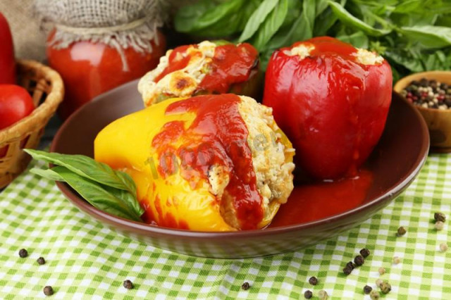 Stuffed peppers with minced meat, rice and cheese in a slow cooker