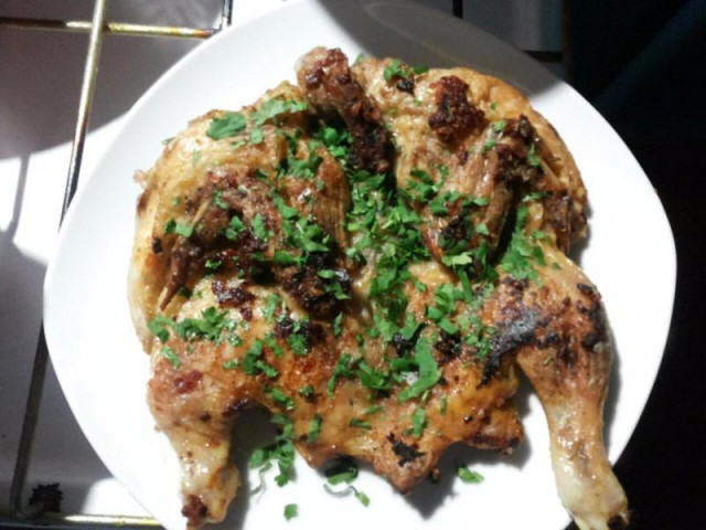 Tobacco chicken with garlic sauce