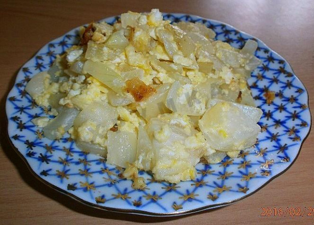 Onion with egg and mayonnaise
