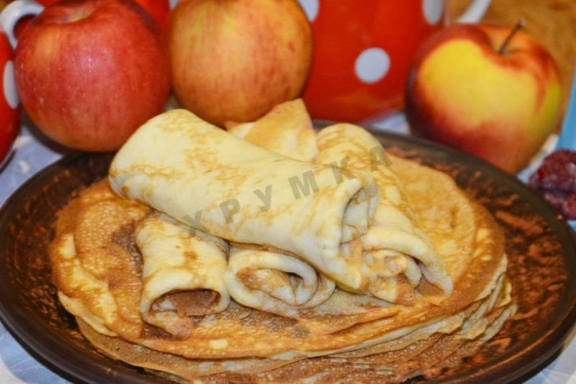 Apple pancakes with apples