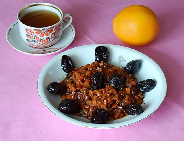 Stewed carrots with prunes
