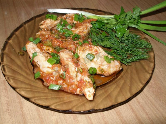 Chicken in hot tomato sauce