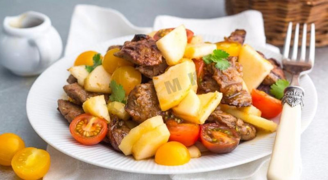Salad with liver and pear