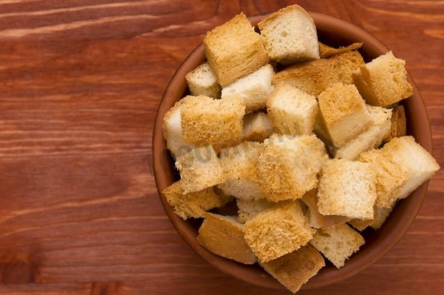 White bread crackers in a pan with pepper and vanilla