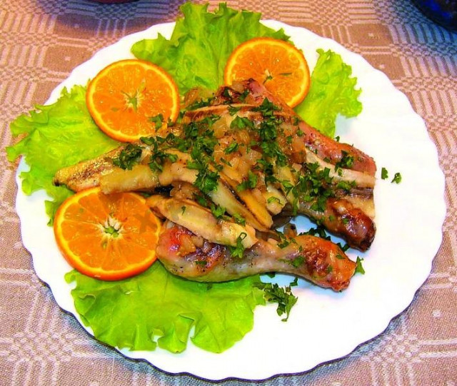 Chicken legs with bananas