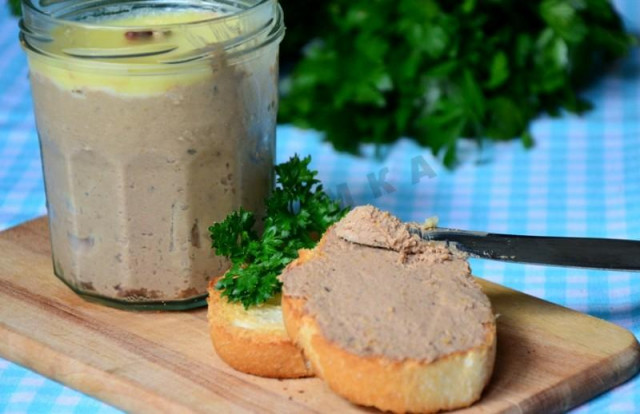 Chicken liver pate with chickpeas