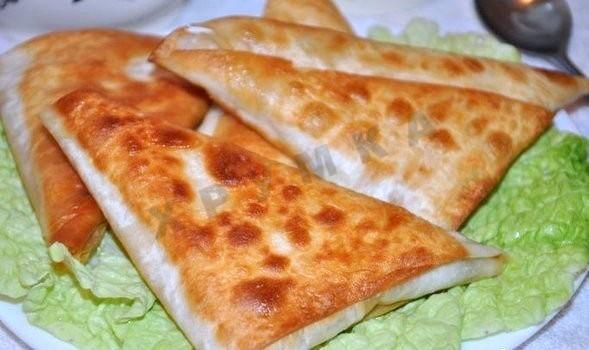 Quick pies of pita bread with cheese