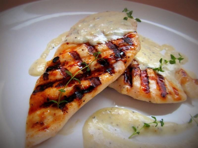 Grilled chicken breast with cream sauce