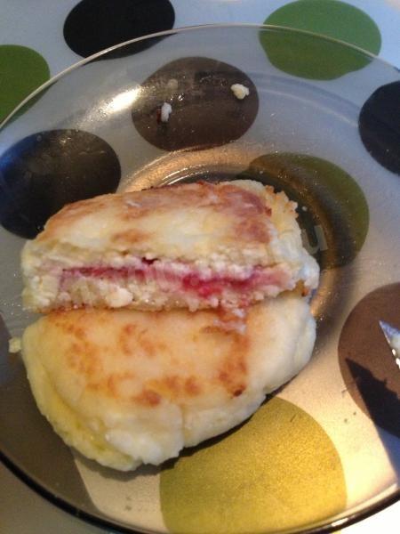 Cheesecakes with raspberries