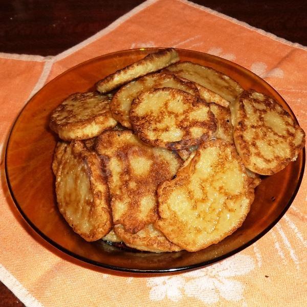 Lean zucchini pancakes without eggs on water