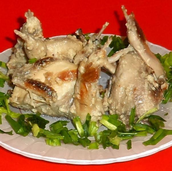 Quails stewed in mayonnaise sauce