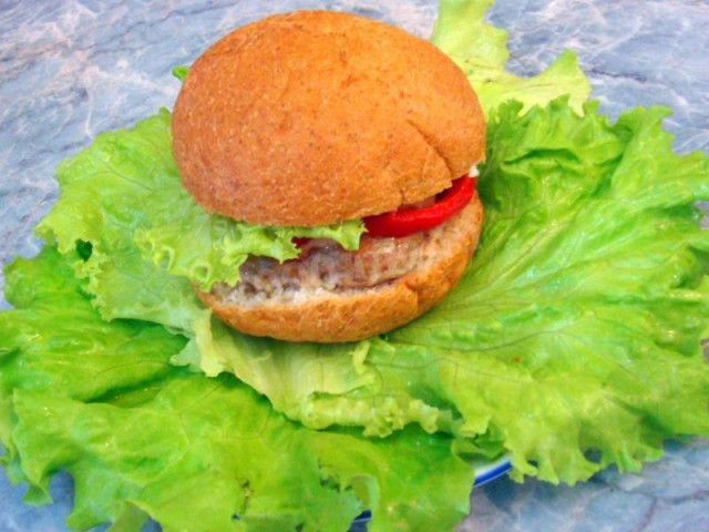 Cheeseburger with cutlet and vegetables