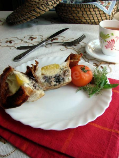 Baskets of pancakes with seafood filling