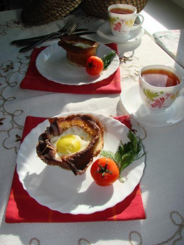 Baskets of pancakes with seafood filling