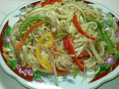 Chinese noodles breast onion carrot pepper