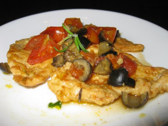Chicken with tomatoes and olives stewed in white wine