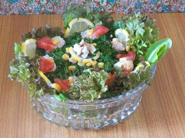 Trout fillet salad with corn and tomatoes