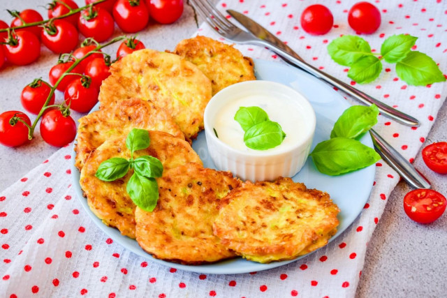 Zucchini fritters with cheese and garlic