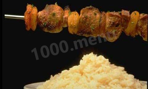 Rice with Thai chicken skewers