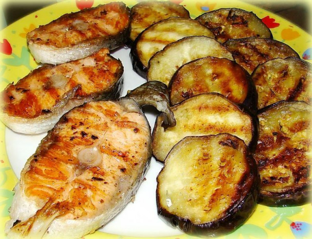 Grilled salmon with eggplant