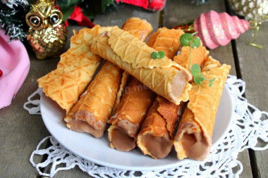 Waffle rolls with boiled condensed milk