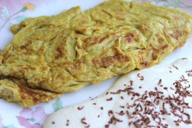 French omelet with fresh fruit