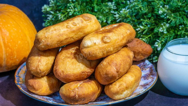 Fried pies with potatoes onions mushrooms without yeast