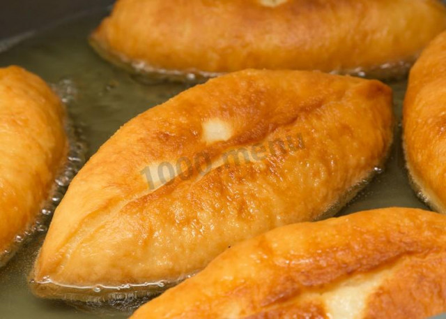 Fried pies on water with yeast