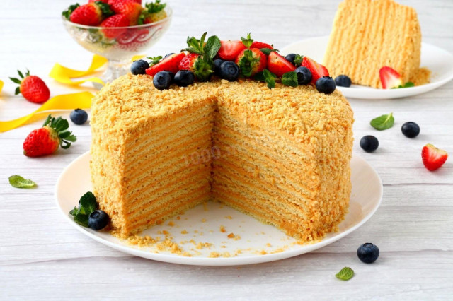 Honey cake with boiled condensed milk and sour cream classic