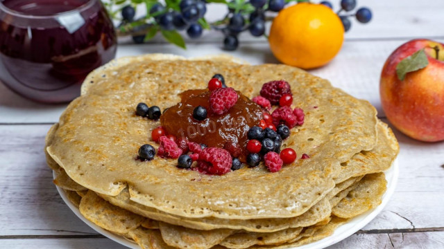 Wheat-buckwheat pancakes without milk and eggs