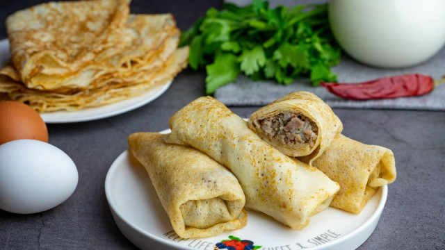 Custard pancakes with minced meat filling