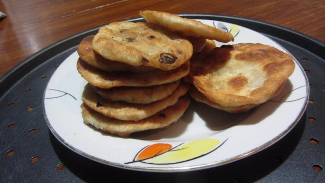Unleavened tortillas with onions on flour and water