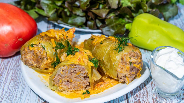 Bell pepper stuffed with minced meat and rice