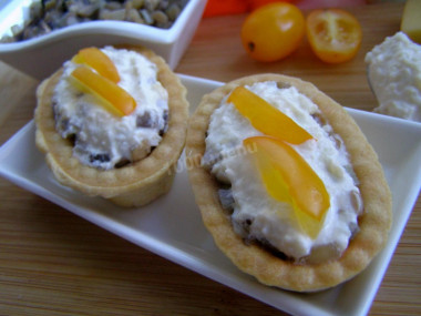 Ready-made pancakes with cheese and mushroom filling