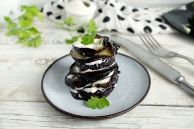 Eggplant tower with mayonnaise and garlic