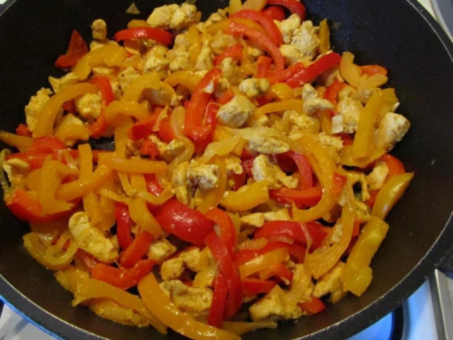 Chicken breast with oranges and bell pepper