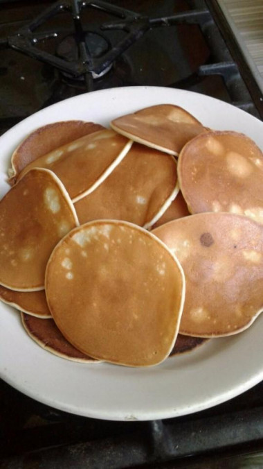 Small pancakes with baking soda and baking powder