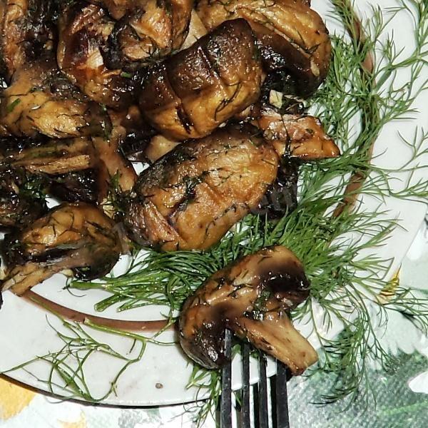 Grilled mushrooms with garlic and olive oil