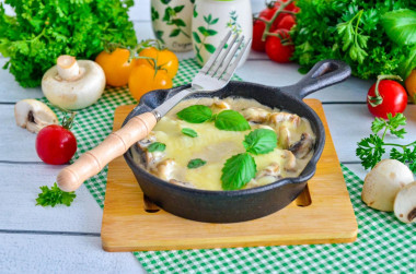 Julienne with mushrooms in a pan with sour cream classic 1
