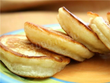 Cheese pancakes, yeast-free, with milk