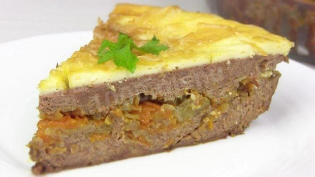 Lazy liver pie with vegetables and sour cream filling