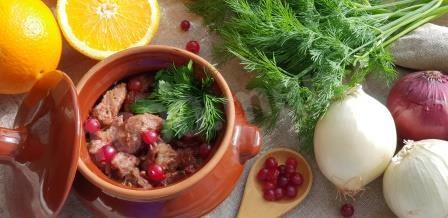 Pork with potatoes with cranberry sauce