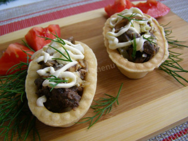 Belarusian salad with liver and mushrooms in tartlets