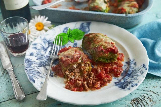 Cabbage rolls from Savoy cabbage in the oven